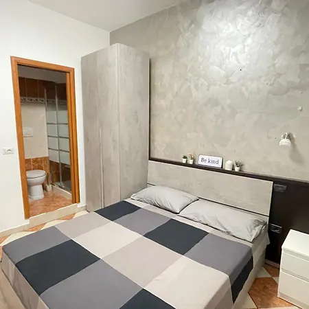 ゲストハウス Matrimoniale A 2 Passi Da Colosseo E Termini ローマ